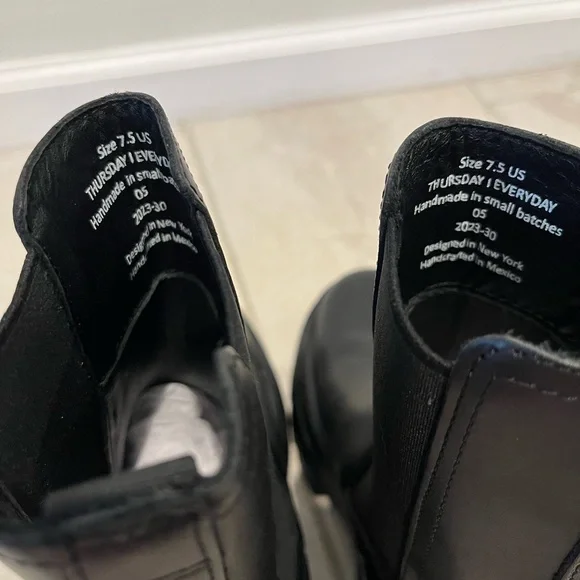 NEW IN BOX Thursday Boot Company Reign Chelsea Boots 7.5 - Picture 5 of 8